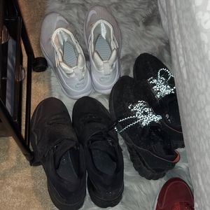 Bundle of two shoes